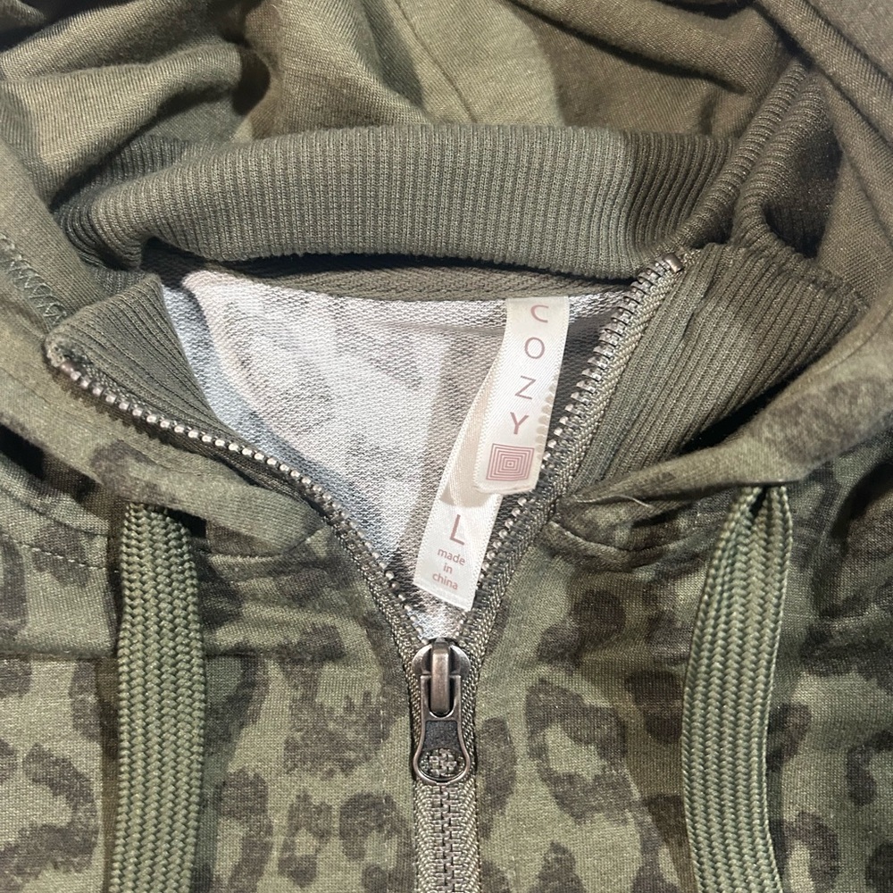 Lularoe Large Cozy Leopard Print Zip-Up Hoodie - Picture 3 of 6